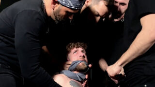 Store pik hunks Nicholas Bardem og Thiago Monte bliver kneppet i røv i en intens ung orgie gangbang med massive sæd