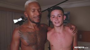 metendo piroca no novinho - hotboys