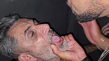 Dotadao arrombou a minha garganta na Cabina