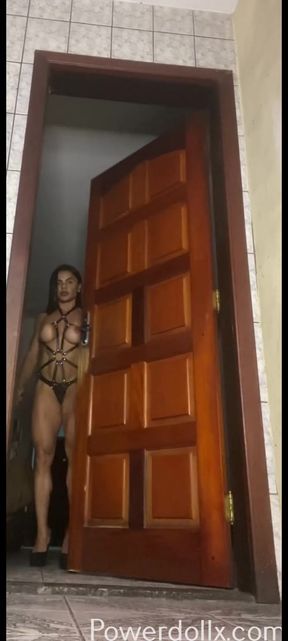 Tons of muscle to worship for a latino mommy