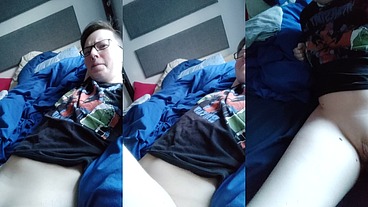 It is very hard to hold a camera well while also being smacked on the thigh hard enough to leave a print ?