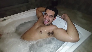 YURI GAÚCHO - BIG COCK SHOW IN THE SHOWER