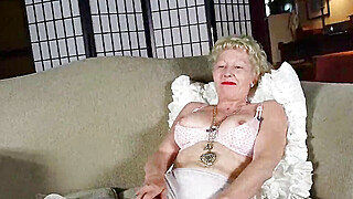 Mom's New Pantyhose Gets Her In The Mood