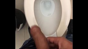 Me jalo mi peque&ntilde_a verga de 14 cm com fimosis en los ba&ntilde_os del trabajo porque me pongo bien caliente