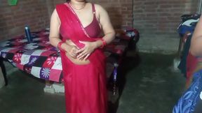 Laal Sari Me Bhabhi Ji Looks Very Hot and Sexy.