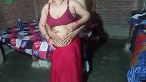 Laal Sari Me Bhabhi Ji Looks Very Hot and Sexy.