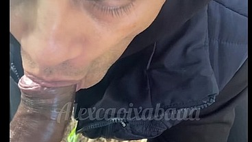 Deixando o cara mama gostoso meu pau