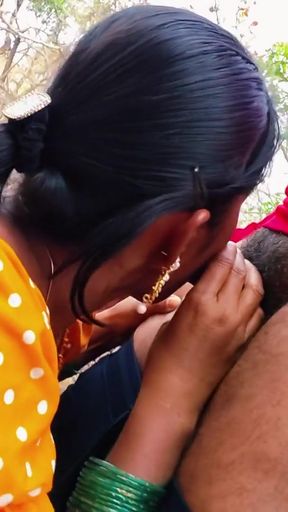 Desi bhabhi beautiful boobs - Aaj mere ko lekar me jangle me aa gaya bathroom ke bahane sex - Desi village dehati&hellip;   Clip 2