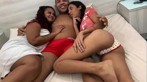 Leo Ogro se deu bem fodendo as duas safadas juntas