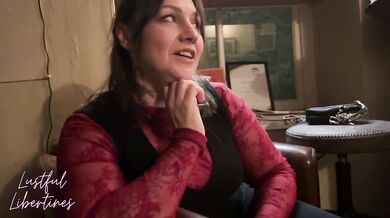 Creampie Cheating Mature MILF Wife as she Takes a Call from her Husband