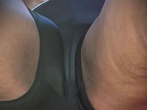 Masturbando a buceta grande da tia bbw no short apertado