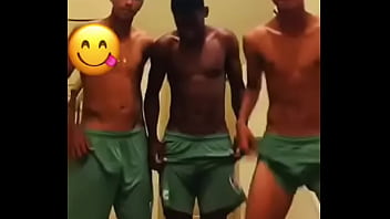 Jogadores de futebol sem cueca funk novinhos teen soccer player