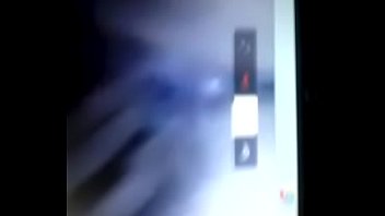 Juani se mete plumones a la concha