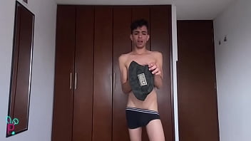 HOT YOUNG MAN DANCES IN HIS ROOM AND MOVES HIS TIGHT ASS