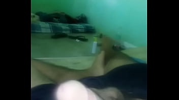 Pajeando en un cuarto solo