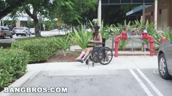 Kimberly Costa's Wheelchair Wheeling Leads to Bangin' Good Time