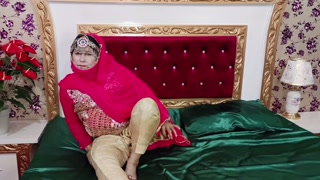 Most Beautiful Pakistani Mature Bride Sex With Dildo in Wedding Dress