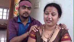 बंगाली अम्मा को खटिया पर लिटा कर जमकर चुदाई की।