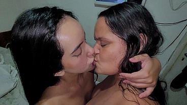 Menage com a carioca gostosa Candy Debby