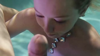 Blonde nympho Sunny Lane sucks cock underwater in the pool