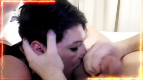 mi amigo me ayudo a cojerme al tecnico de tv y me lleno la cara de leche