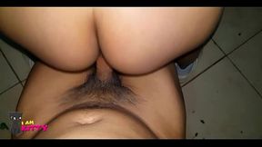 Amiga de trabajo me da ricos sentones en su casa - Real porn Amateur