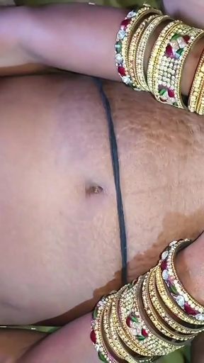 Indian husband wife ki romantic sexy videos. Suman bhabhi apne pati ka lund hila ke bedroom me sex kiya.   Clip 2