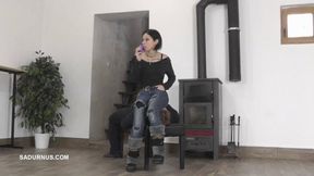 Under Mistress Sydney's jeans! A wmv