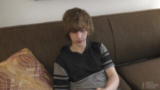 Sexo oral, creampie, gozada, sem camisinha, papai &#8211; Filme POV do jovem Elis Ataxxx, com um pau enorme sendo fodido analmente sem camisinha