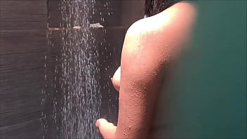 mexicana nalgona y caliente disfruta follar con su vecino cuando el esposo est&aacute_ en la oficina