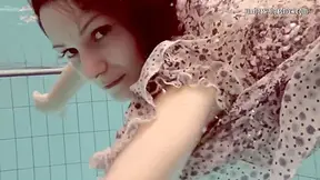 Super Tight Underwater Babe Pussy Loris Licicia