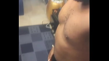 African Giantic erotic dance with broad chest and shoulders