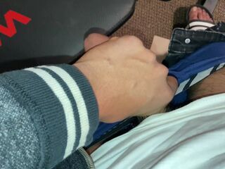 No le digas a mamá que entre a tu habitación a media noche