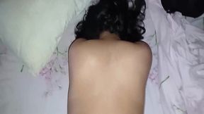 mi cunada entra a mi cuarto mientras mi mujer esta lavando los platos le tenia muchas ganas a esta perrita