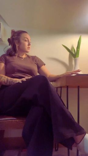 Doctor Kaia’s New Foot Patient 🦶