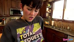 Daisy Taylor sucks a dick outdoors