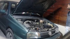 ia pra academia meu carro nao quis pega meu vizinho me ajudou e acabamos fazendo um sexo gostoso no capo do meu golf