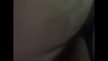 Cojiendonos un putito con un amigo