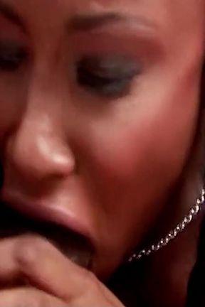 Sexy Ebony MILF Kianna Jade Deepthroats Her Date and Gets Fucked Hard