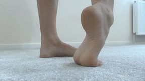 Elektra Loves to Remove Her Shoes to Crush
