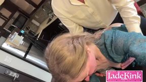 Ingen kondom? Inga problem! Chefen knullar nybörjare i första gjutningen