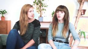 ”Ersties -Die saarländischen Mädchen Kate und Nicky F haben Spaß miteinander”