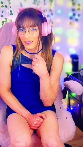Cute Trans Girl Sooo Muscular