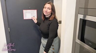 Sharing a bed with seductive mature milf stepmom