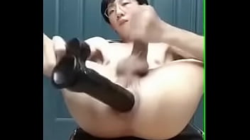 Chinese camboy fisting his loose prolapse anal with Bbc