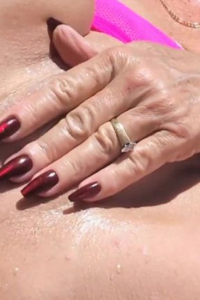 Little Linda in the Middle of the Desert My Jacuzzi