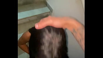 meti o pau todo na minha prima que virou puta na escada do hotel - POV