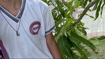 Depois da aula eu chupei o tatuado que sempre me via na pra&ccedil_a eu era virgem