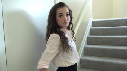 Mooi gezicht babe bewondert de camera