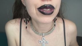Black Gloss Obsession – Lips and Boobs That Break You